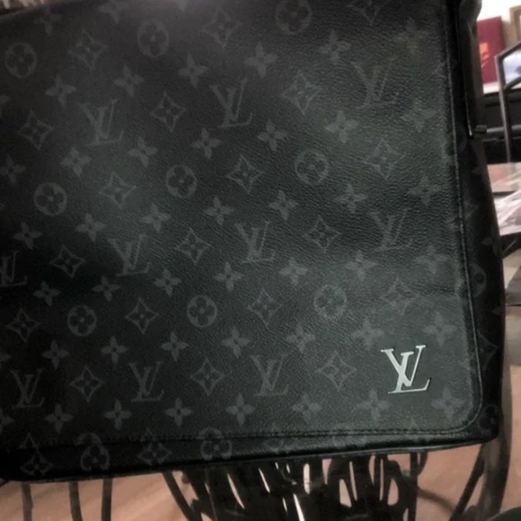 LOUIS VUITTON Monogram Eclipse Canvas District MM Messenger Bag - Picture 3 of 7